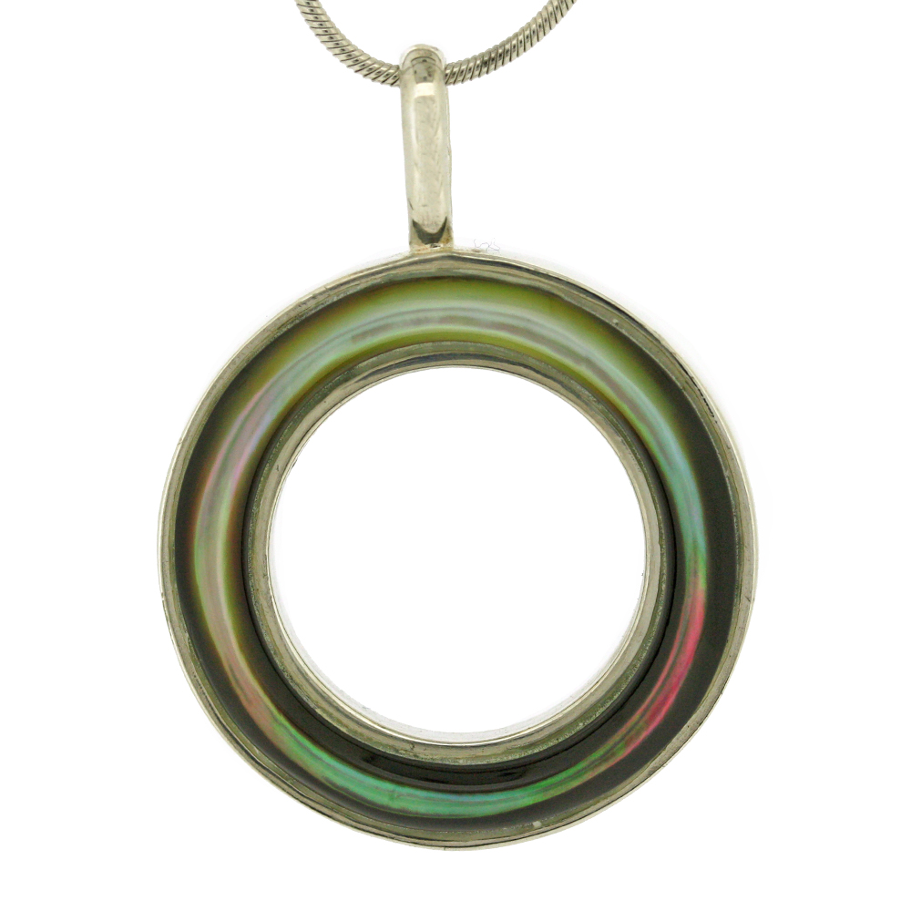 Fervour Black Lip Round Pendant