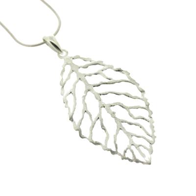 Kitten Winter Leaves Textured Pendant